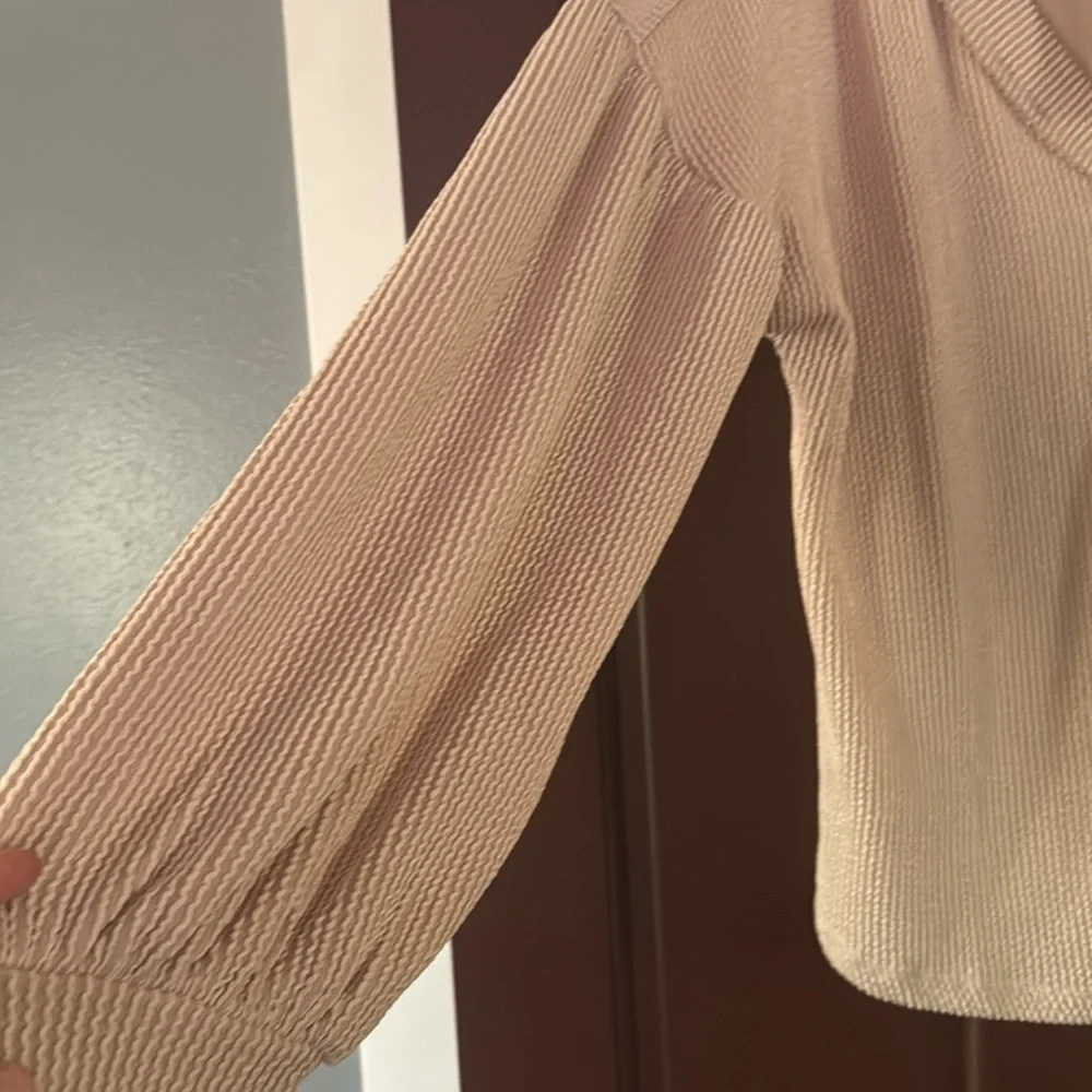 NWT! Ribbed Pullover. Size M - Picture 3 of 4